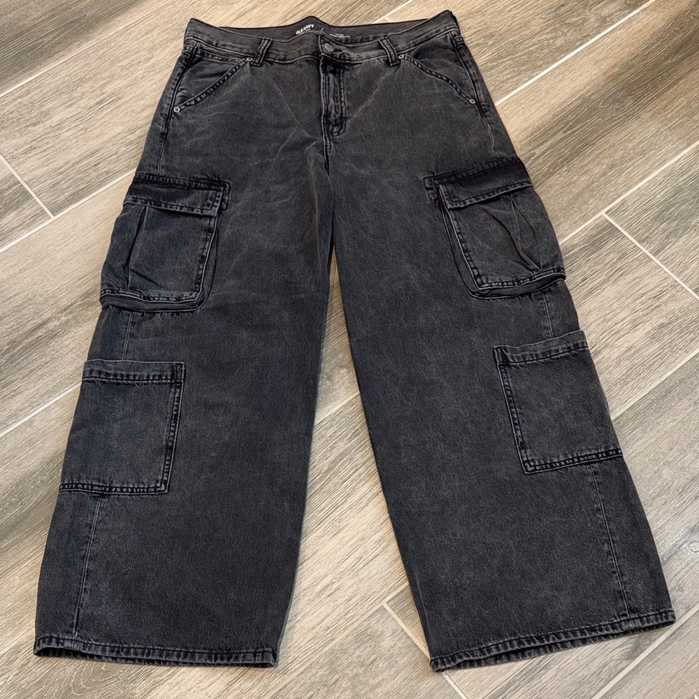Old Navy Mid-Rise Baggy Wide Leg Cargo Jeans, 8 Petite, Black Wash